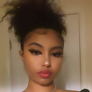 Meet your Posher, Edith